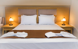 Katerina Villa, Potos