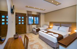 Katerina Villa, Potos