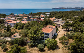 Katerina Villa, Potos