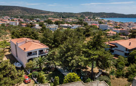 Katerina Villa, Potos