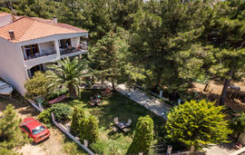 Katerina Villa, Potos