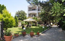 Katerina Villa, Potos